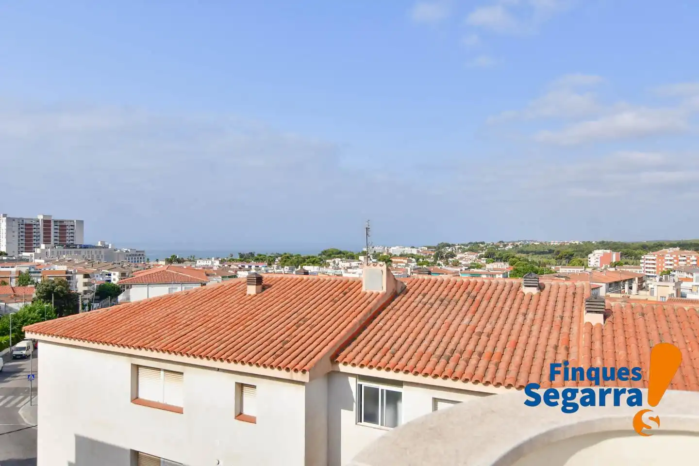 Vista exterior de Piso en venta en El Vendrell con Balcón y Piscina comunitaria