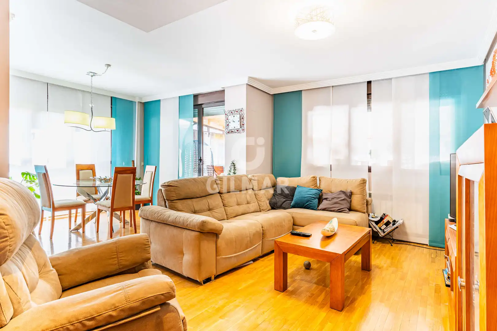 Wohnzimmer von Einfamilien-Reihenhaus zum Verkauf in Arroyomolinos (Madrid) mit Heizung, Privatgarten und Schwimmbad