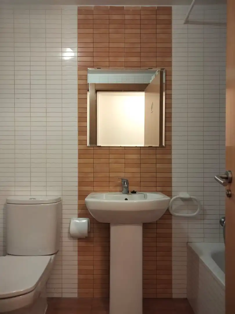 Baño de Piso de alquiler en Zaragoza con Calefacción, Terraza y Amueblado