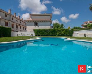 Piscina de Casa adosada en venda en Torredembarra amb Terrassa i Balcó