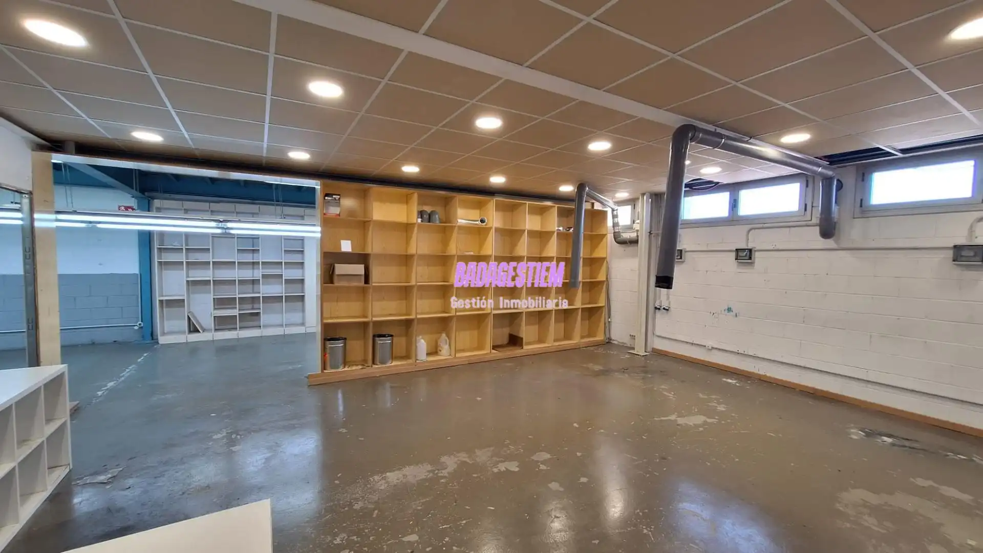 Local de alquiler en Badalona con Aire acondicionado