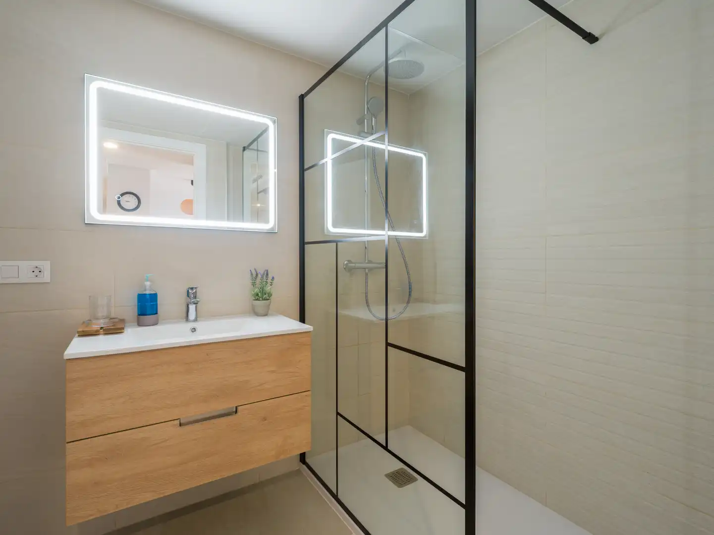 Bathroom of Flat for sale in Las Palmas de Gran Canaria  with Furnished and Community pool