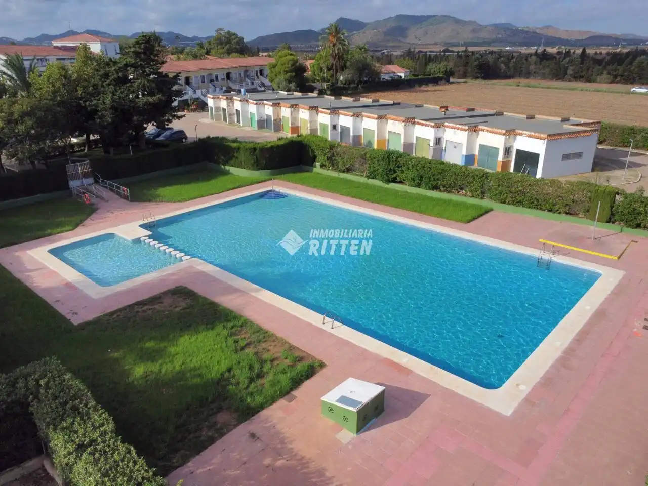 Flat with pool for sale in Urbanizacion paraiso park 2
