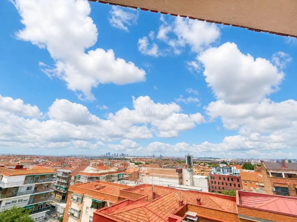Vista exterior de Piso en venta en Madrid con Terraza