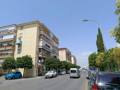 Exterior view of Flat for sale in  Sevilla Capital  with Air Conditioner and Terrace