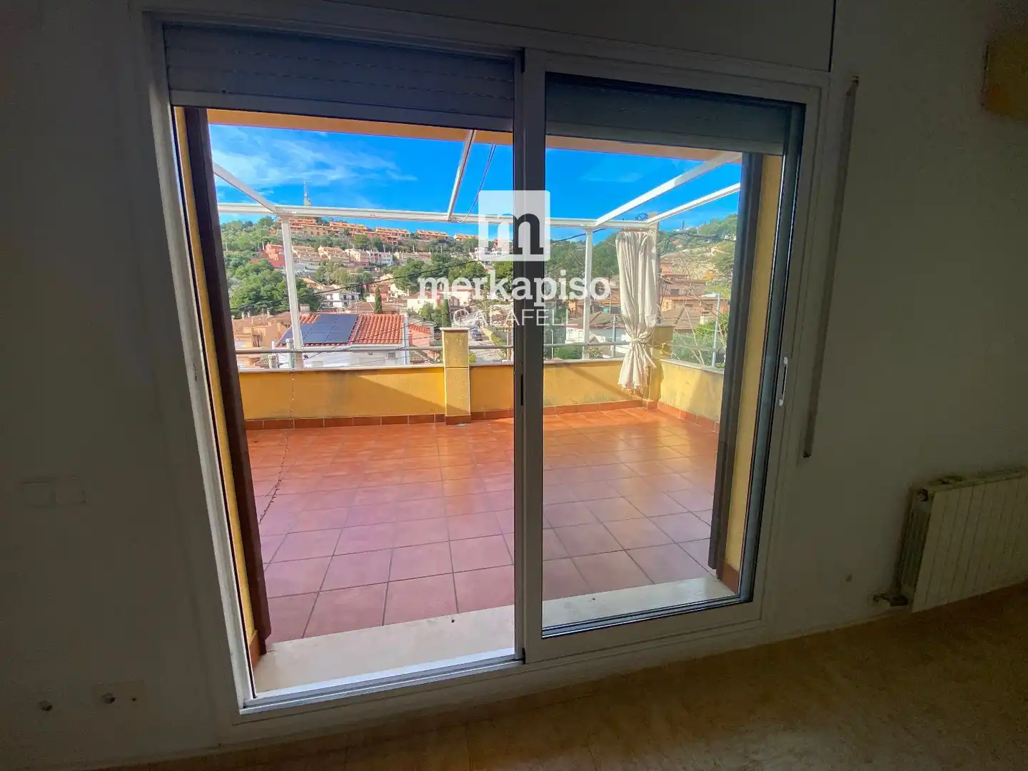 Außenansicht von Einfamilien-Reihenhaus zum Verkauf in Calafell mit Heizung