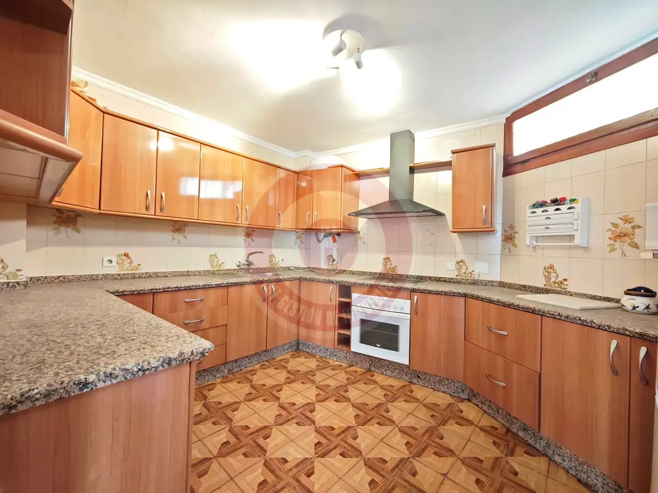 Cuina de Casa o xalet en venda en Vélez-Málaga amb Aire condicionat i Terrassa