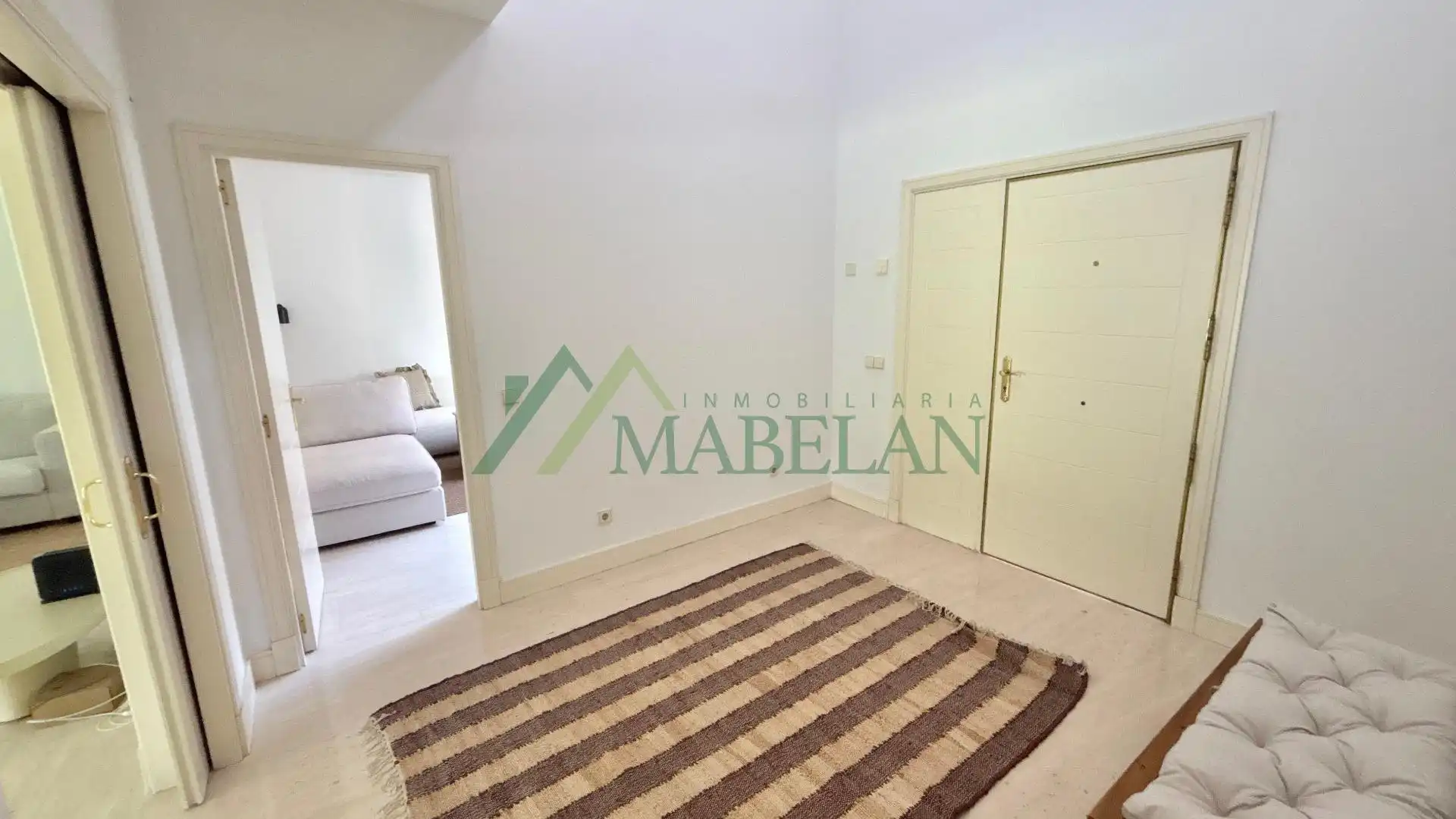 Einfamilien-Reihenhaus zur Miete in Madrid mit Klimaanlage, Privatgarten und Terrasse