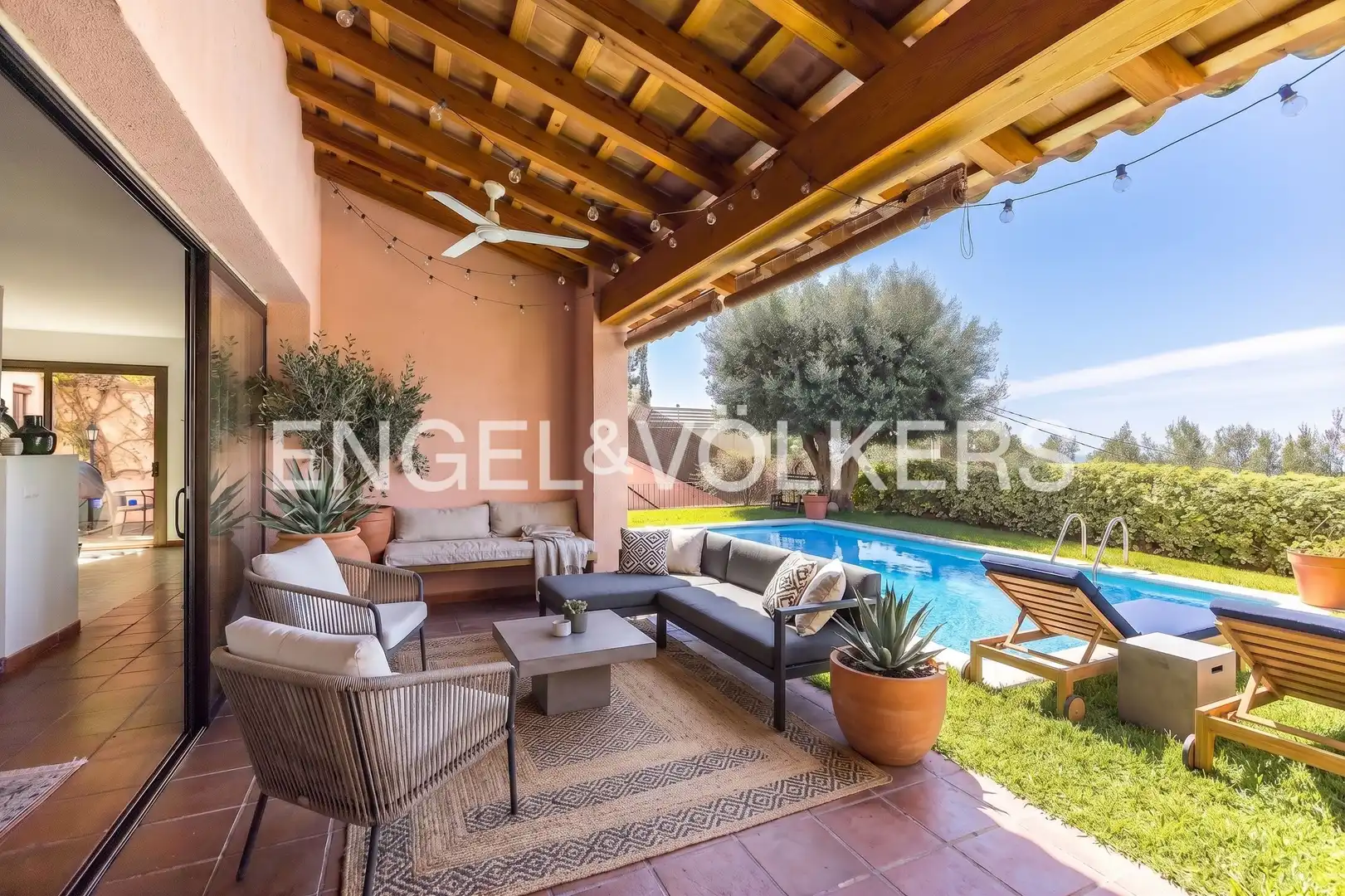 Terrassa de Casa o xalet en venda en Sitges amb Aire condicionat, Calefacció i Jardí privat