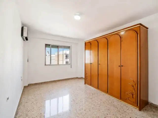 Bedroom of Flat for sale in Burjassot  with Private garden and Balcony