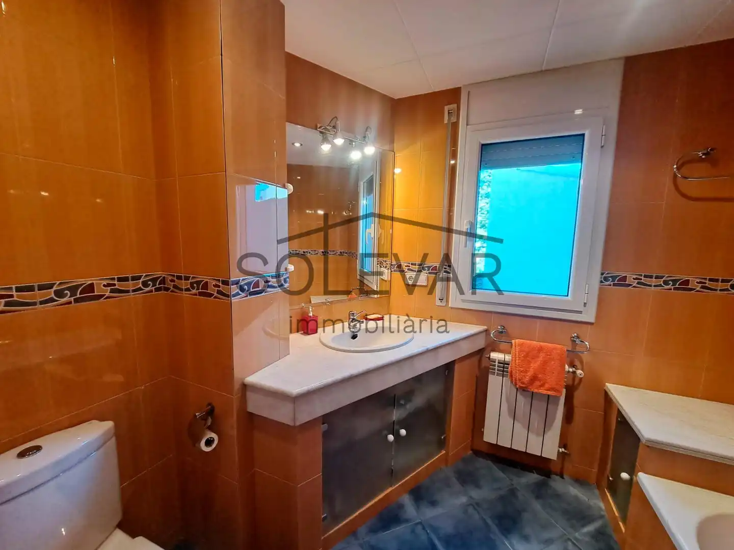 Badezimmer von Wohnung zum Verkauf in Tremp mit Klimaanlage, Heizung und Terrasse