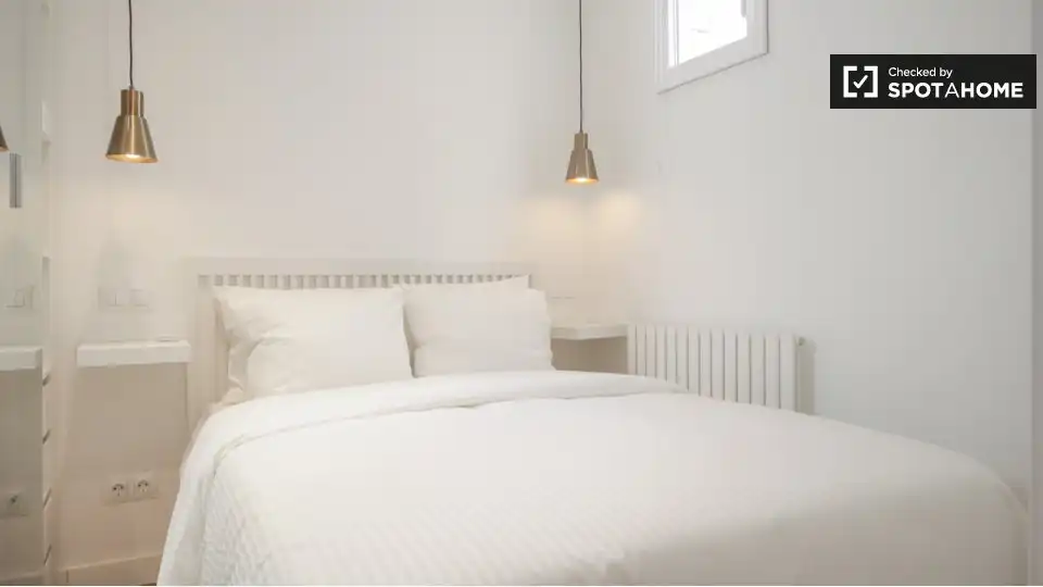 Bedroom of Flat for rent in Madrid  with Air Conditioner, Heating and Furnished
