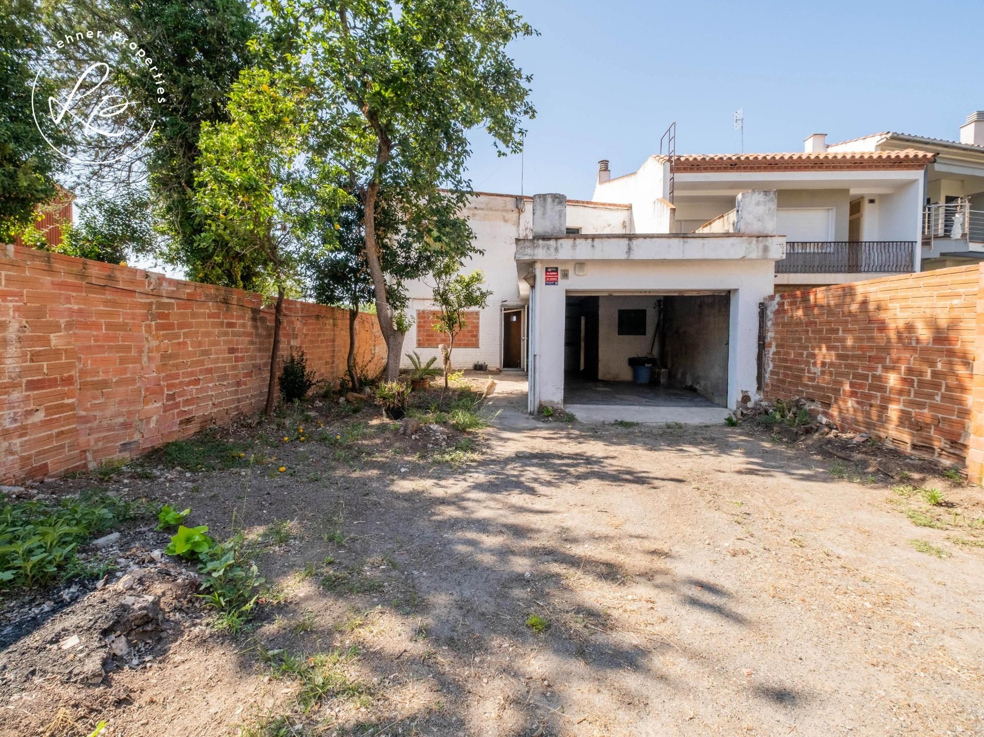 Vista exterior de Casa o xalet en venda en Figueres amb Terrassa