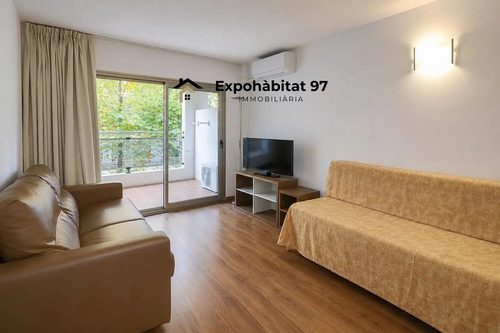 Sala d'estar de Apartament en venda en Salou amb Calefacció, Parquet i Moblat