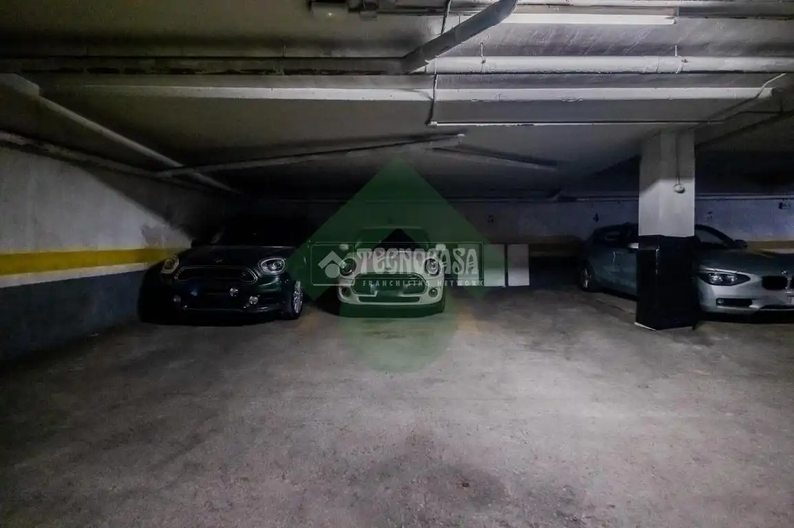 Parking of Flat for sale in Madrid  with Air Conditioner and Balcony