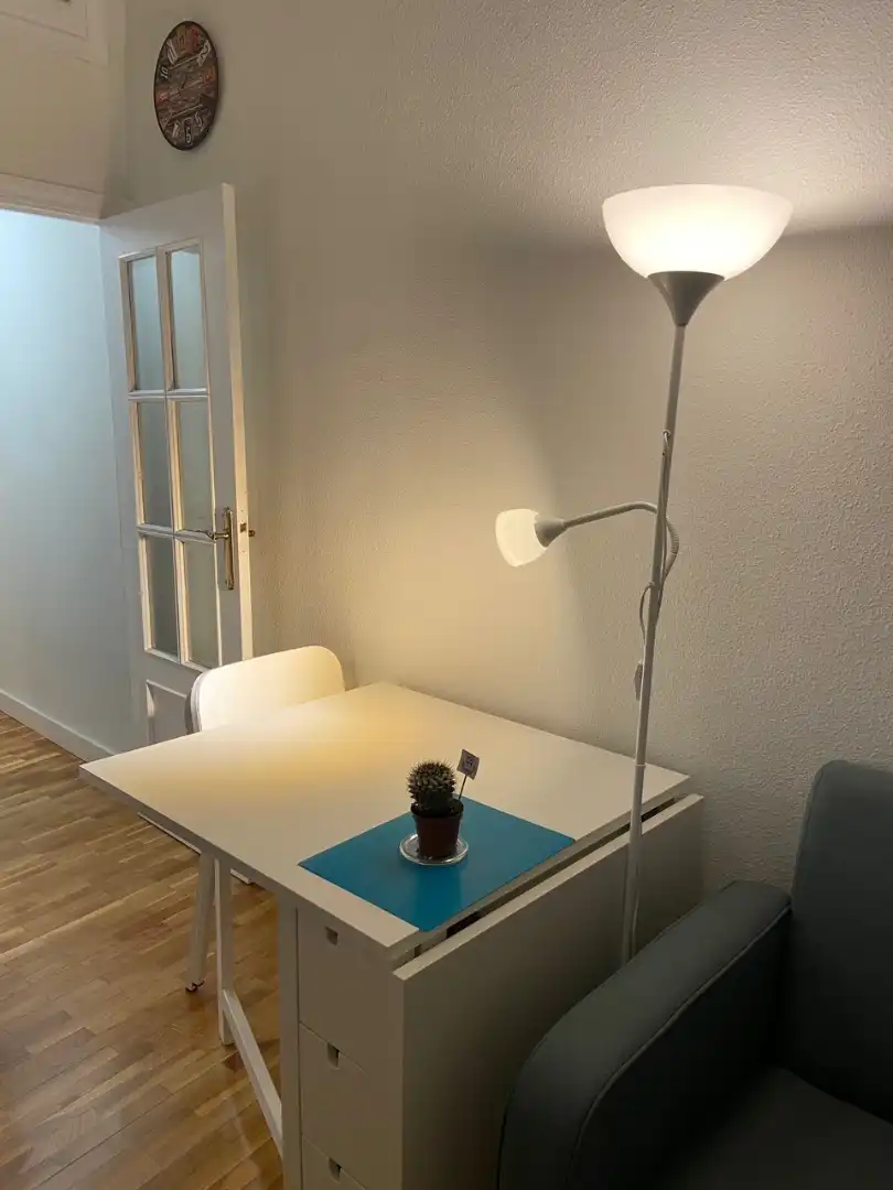 Dormitori de Apartament de lloguer en Madrid amb Calefacció, Moblat i Forn