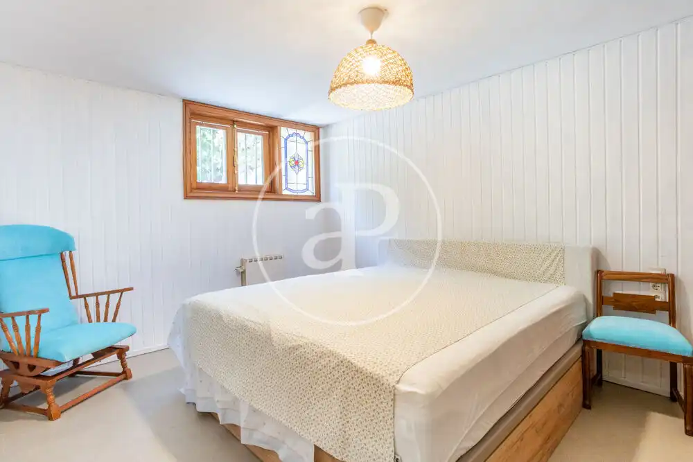 Habitación de Casa o chalet en venta en Paterna con Aire acondicionado, Calefacción y Jardín privado