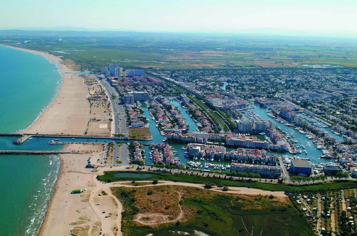 Vista exterior de Apartament en venda en Empuriabrava amb Terrassa i Balcó
