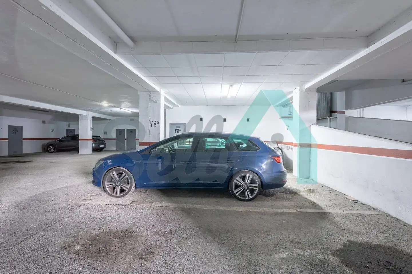 Parking de Piso para compartir en Oviedo  con Calefacción, Parquet y Amueblado