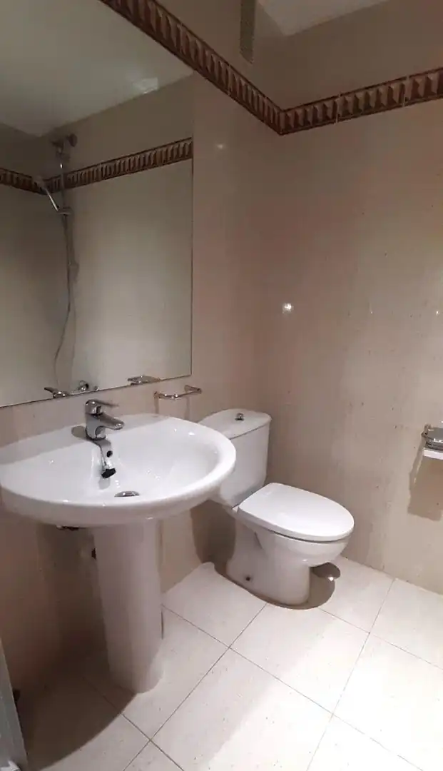 Badezimmer von Wohnung zur Miete in Valladolid mit Heizung und Abstellraum