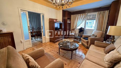 EXCELENTE VIVIENDA CON TRES HABITACIONES Y DOS BAÑOS EN CALLE AZCONA