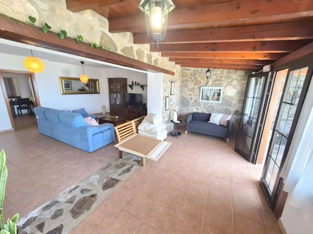 Sala d'estar de Casa o xalet en venda en Tías amb Jardí privat, Terrassa i Moblat