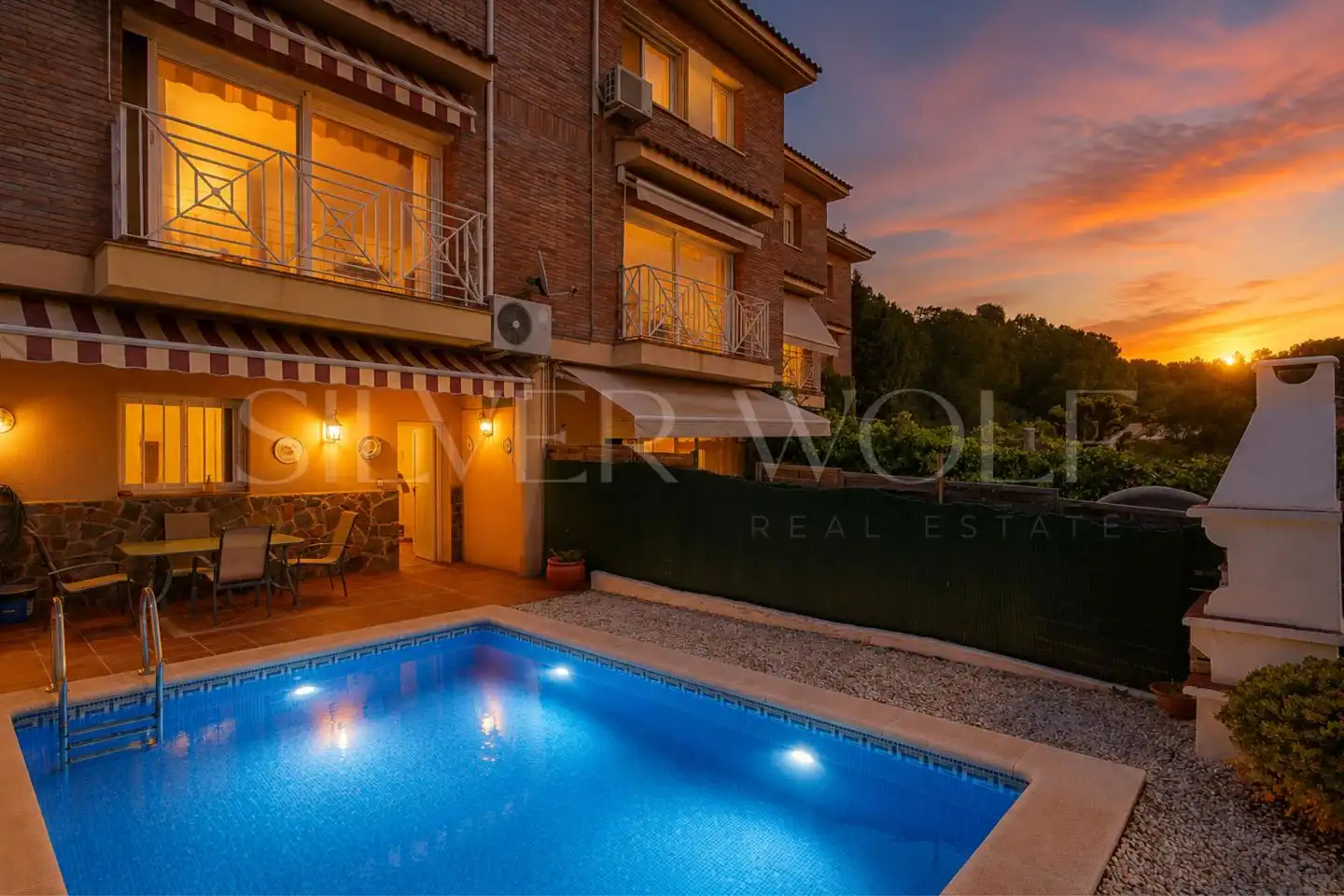 Semi-detached house with terrace for sale in calle Alfàbia