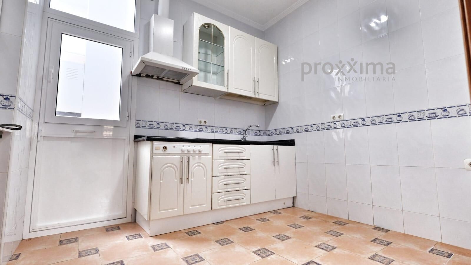 Kitchen of Flat for sale in  Sevilla Capital