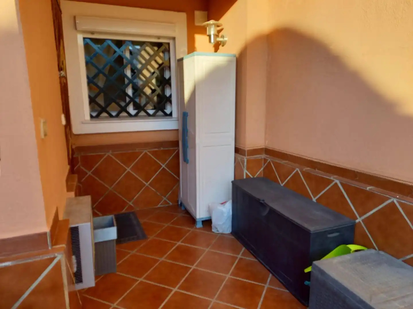 Einfamilien-Reihenhaus zur Miete in Algeciras