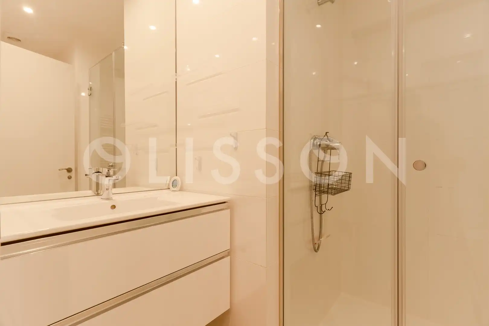 Bathroom of Flat for sale in Madrid  with Air Conditioner, Heating and Furnished