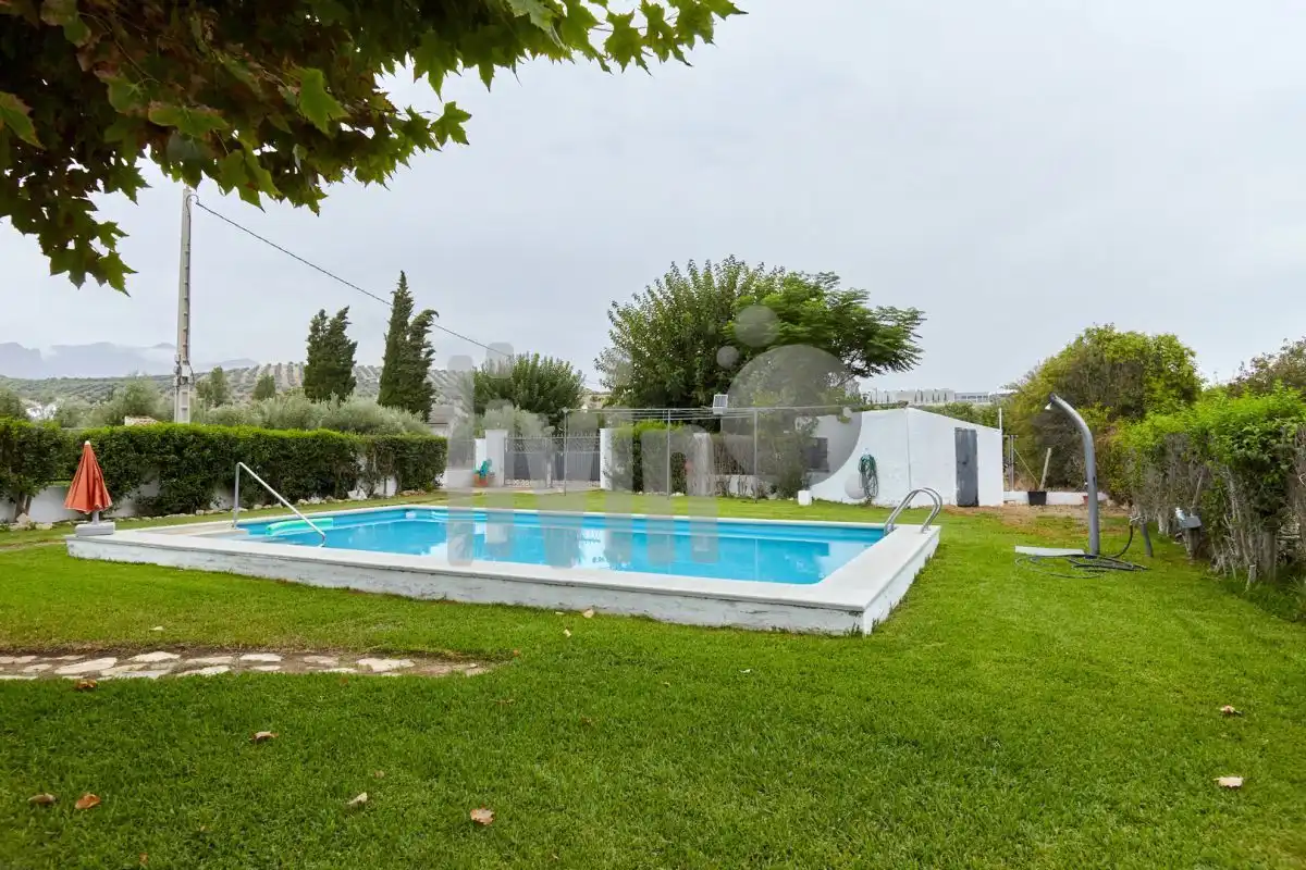 Piscina de Casa o xalet en venda en Jaén amb Traster