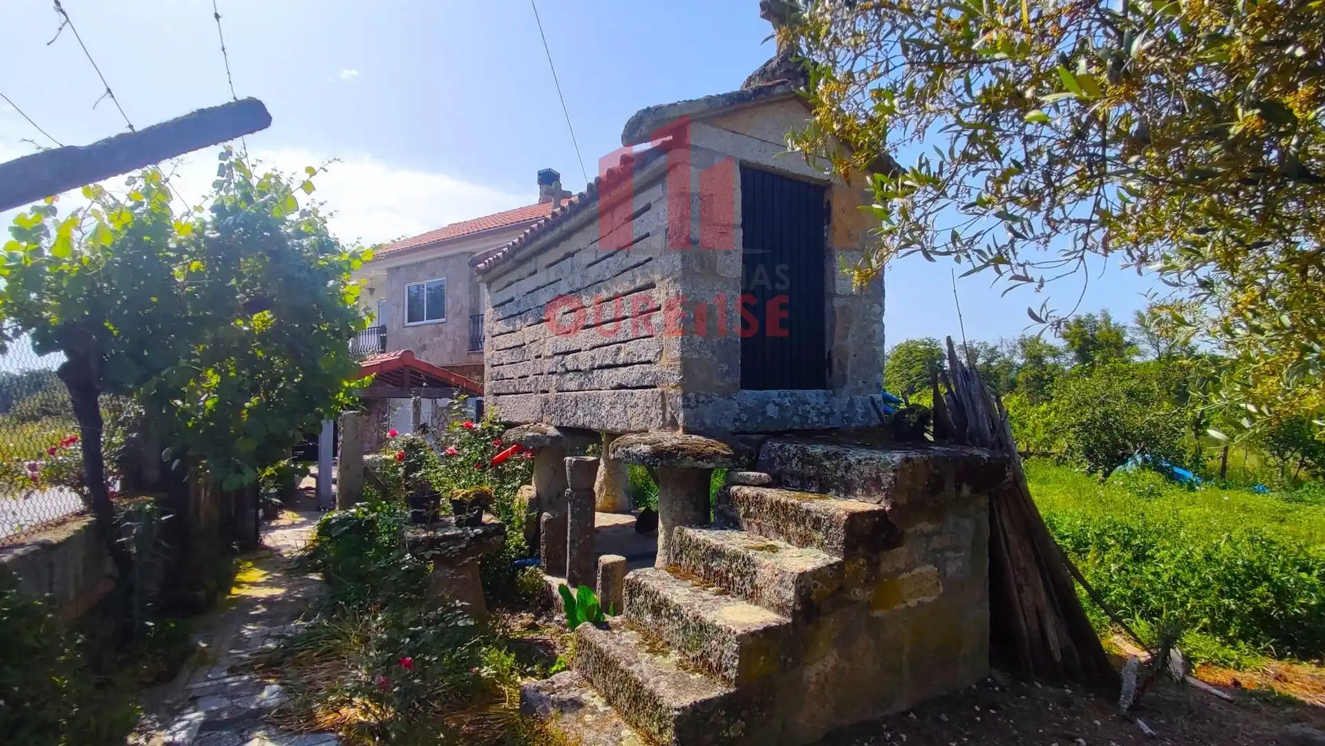 Vista exterior de Casa o chalet en venta en San Cibrao das Viñas con Calefacción, Jardín privado y Terraza