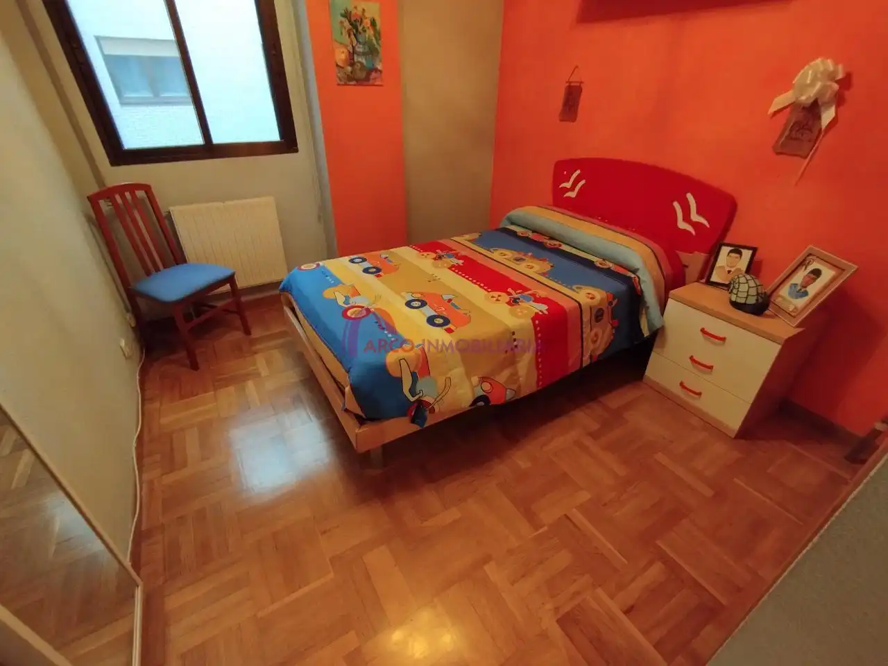 Dormitori de Apartament en venda en Burgos amb Calefacció, Parquet i Traster