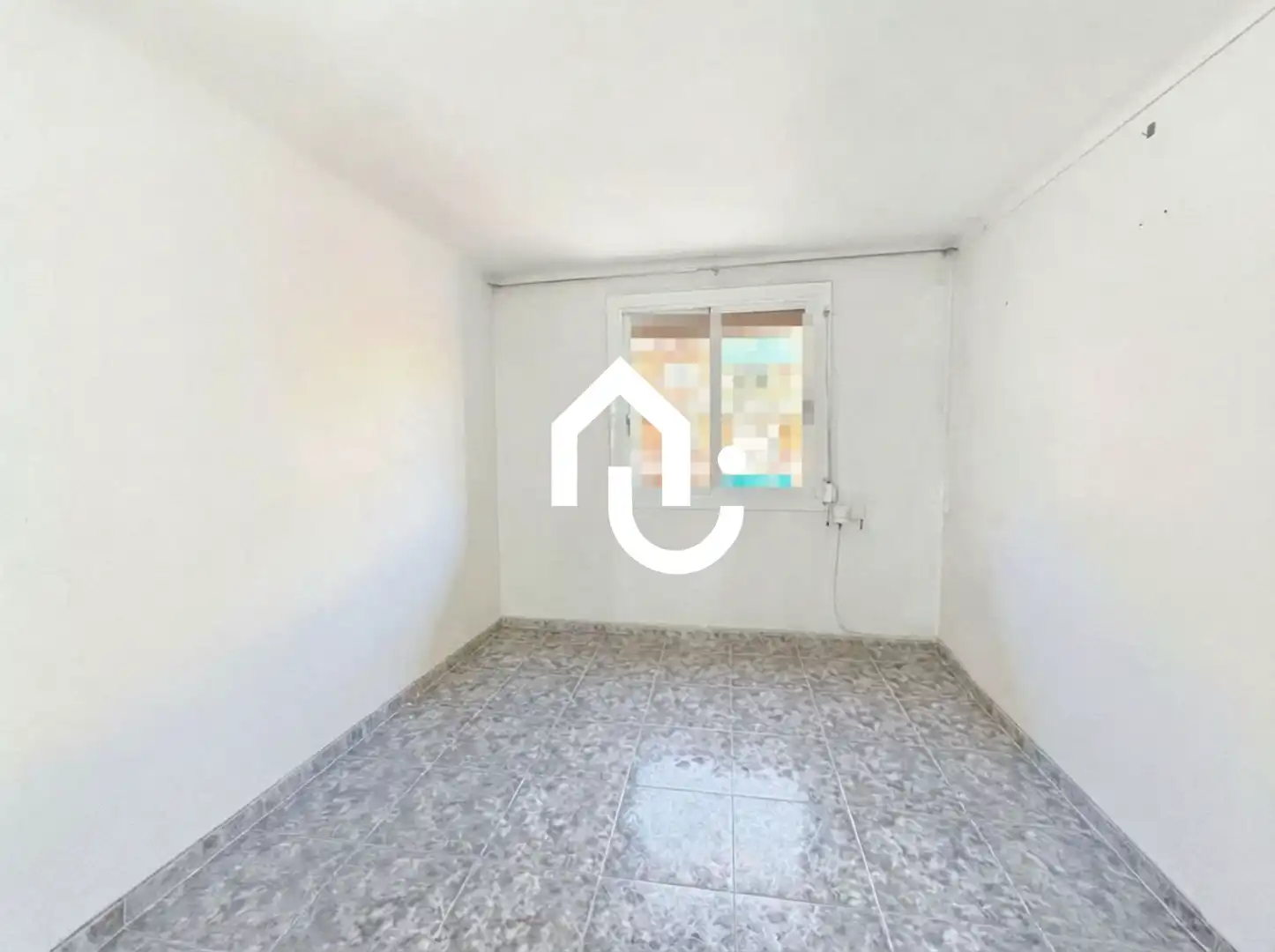 Habitación de Piso en venta en Santa Coloma de Gramenet con Balcón