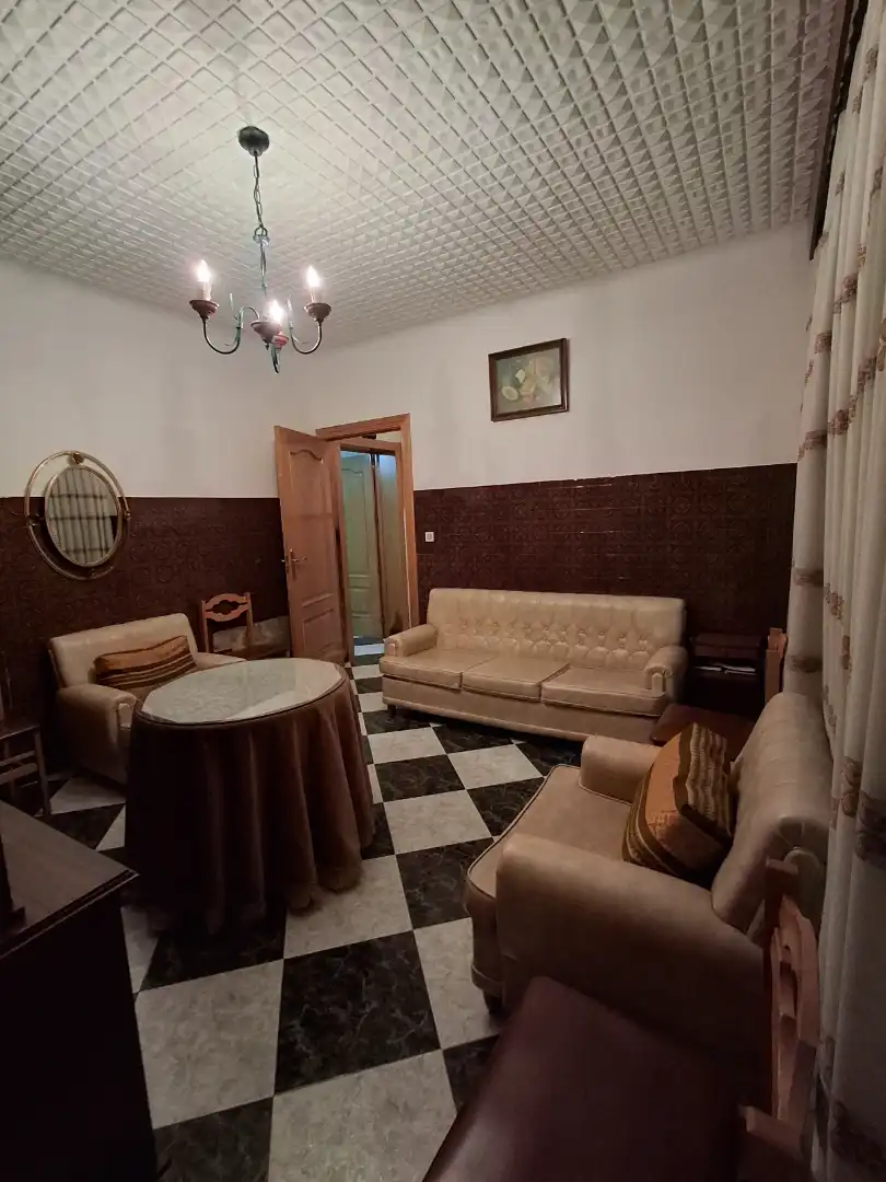 Sala d'estar de Casa adosada en venda en La Puebla de Almoradiel amb Calefacció, Moblat i Balcó