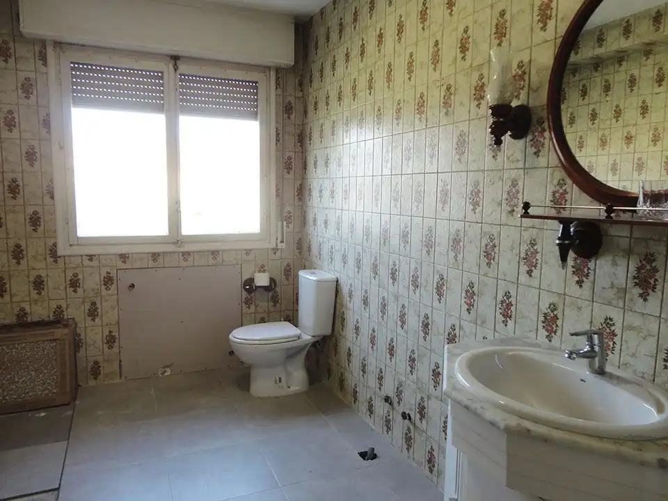 Baño de Casa o chalet en venta en Salas de los Infantes con Calefacción y Jardín privado