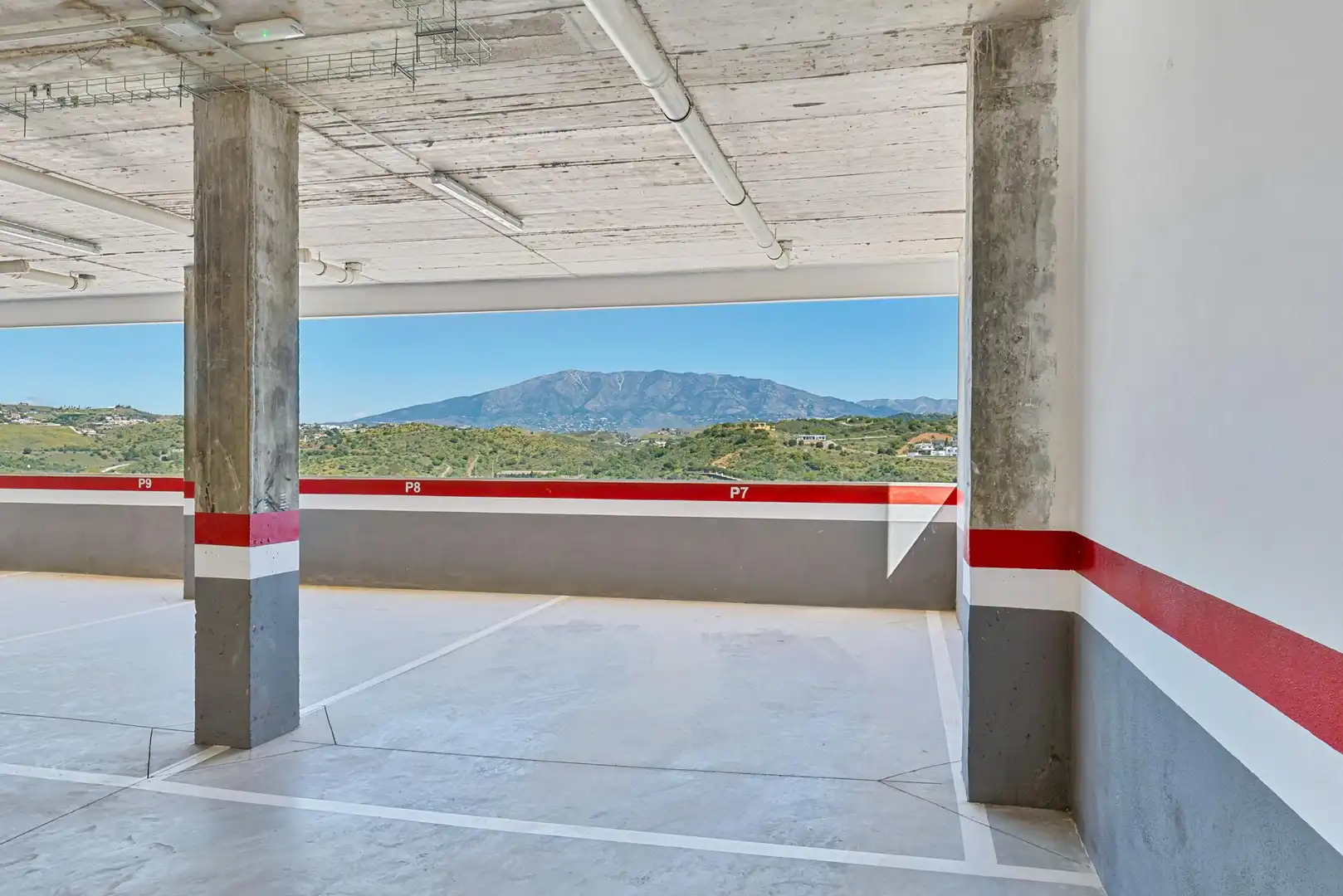 Parking de Apartamento de alquiler en Mijas con Aire acondicionado, Calefacción y Jardín privado