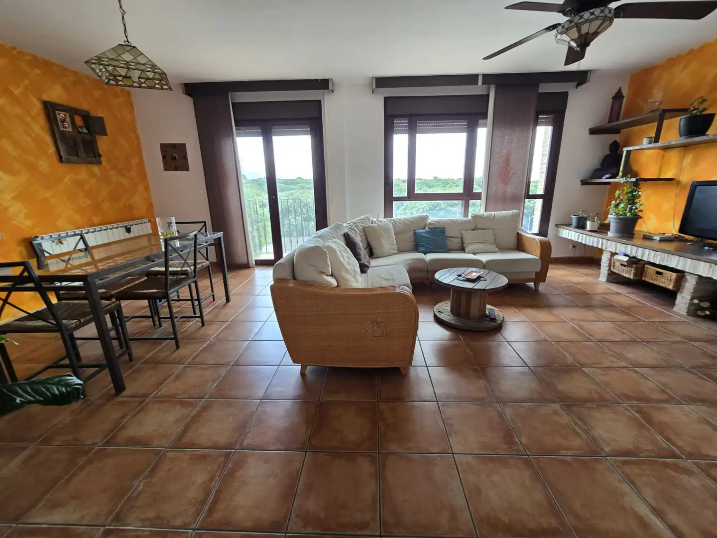 Sala d'estar de Casa o xalet en venda en Chiloeches amb Calefacció, Jardí privat i Piscina