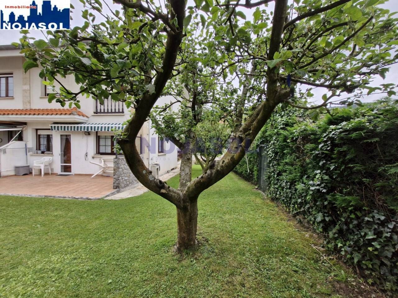 Jardí de Casa adosada en venda en Argoños  amb Calefacció, Jardí privat i Terrassa