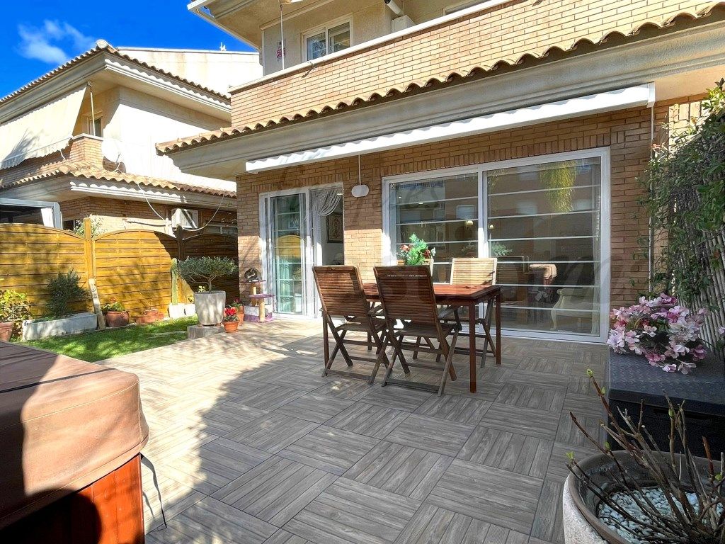 Terrassa de Casa adosada en venda en Cambrils