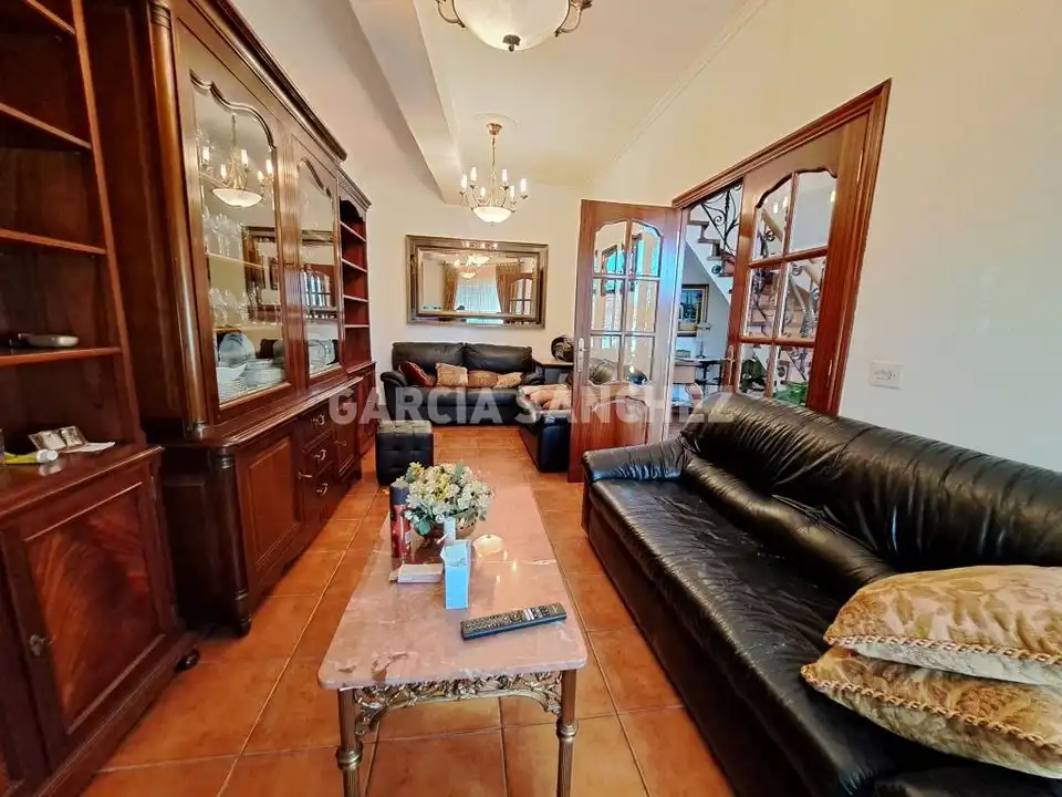 Sala d'estar de Casa adosada en venda en A Pobra do Caramiñal amb Aire condicionat, Calefacció i Terrassa