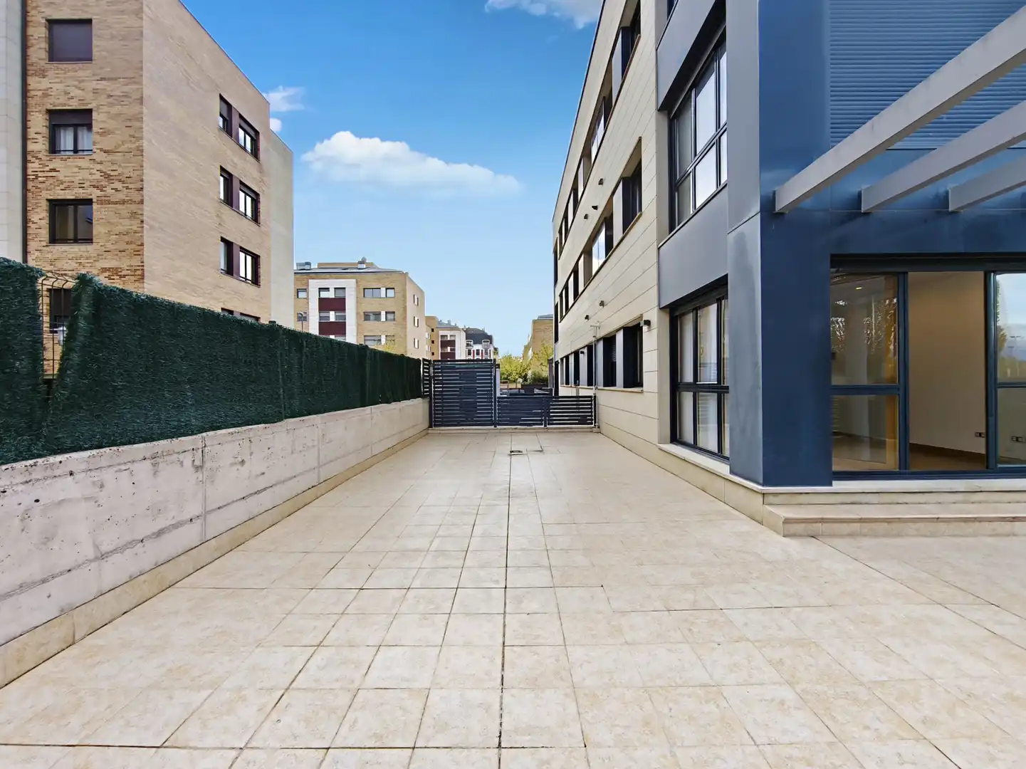 Vista exterior de Piso en venta en  Logroño con Aire acondicionado, Calefacción y Jardín privado