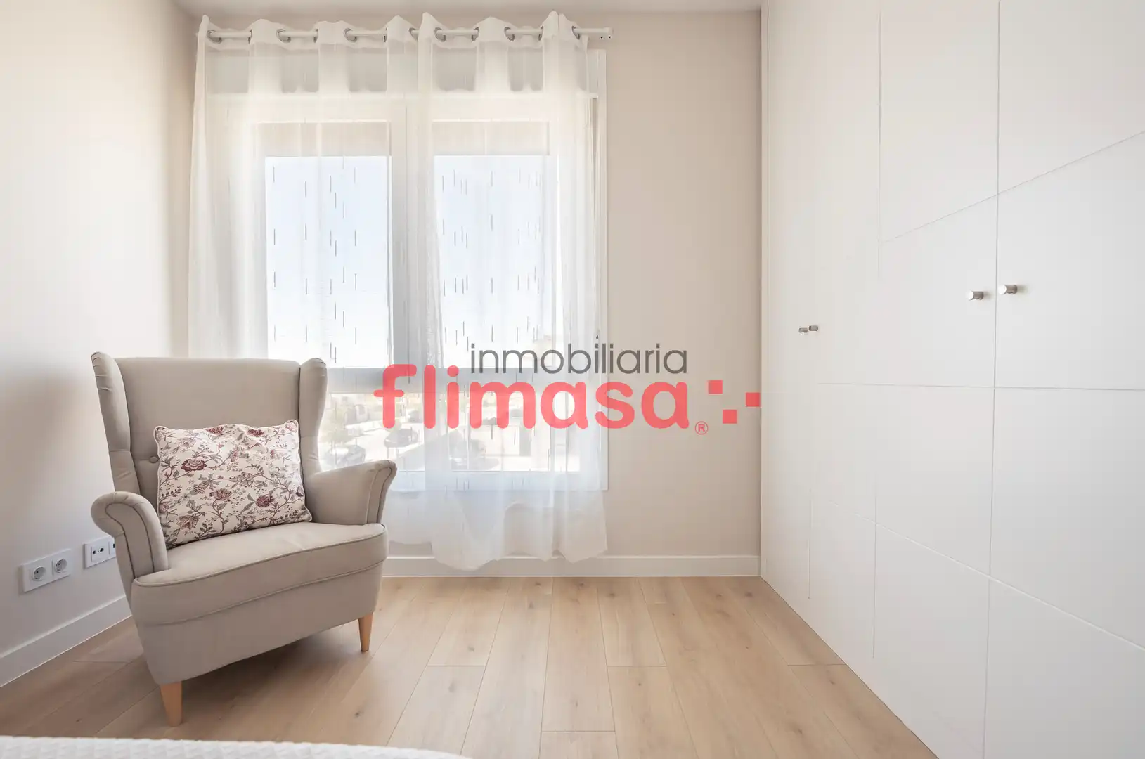 Habitación de Casa adosada en venta en Villaviciosa de Odón con Aire acondicionado, Calefacción y Jardín privado
