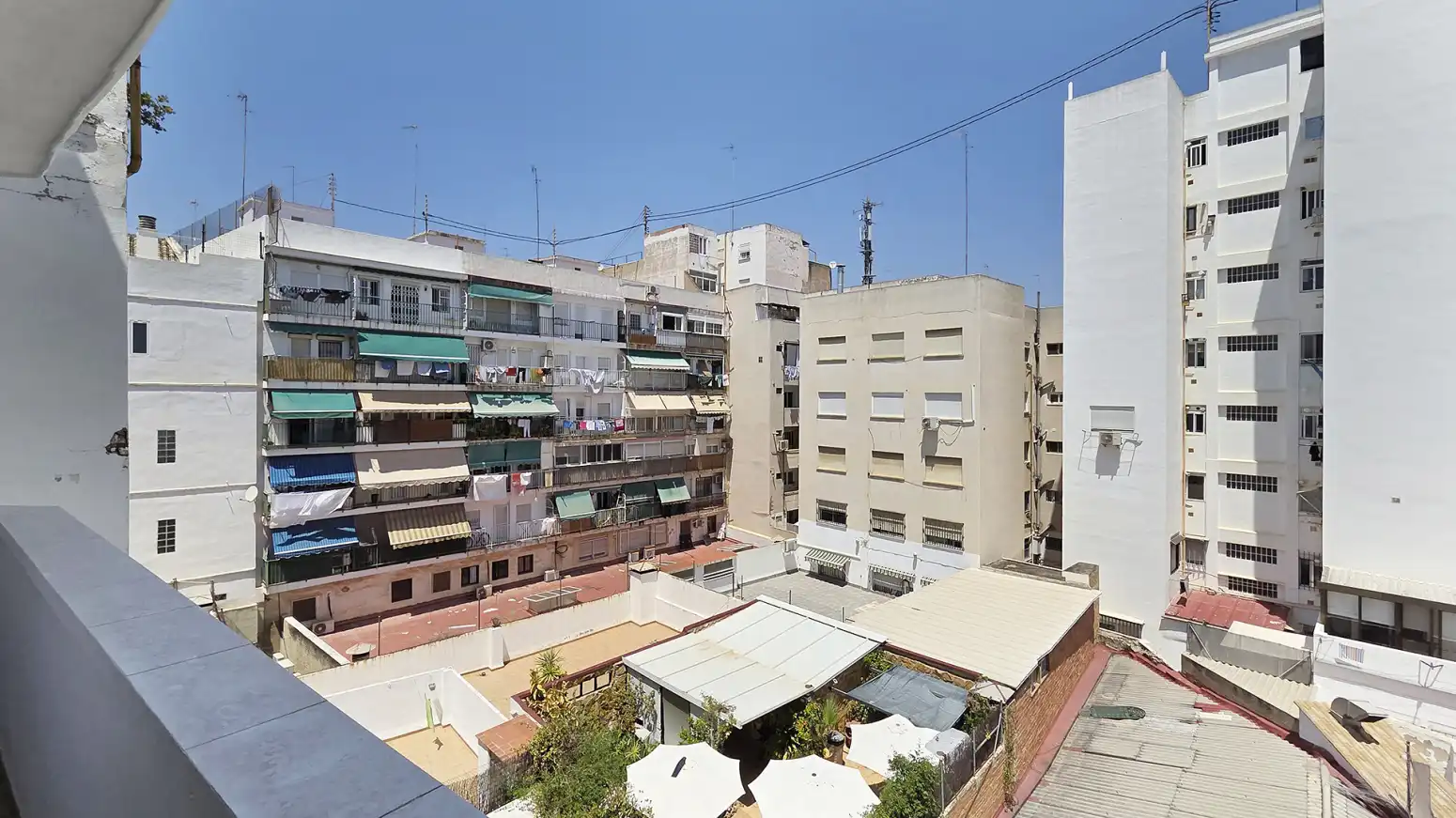 Vista exterior de Piso de alquiler en Valencia con Parquet, Amueblado y Balcón