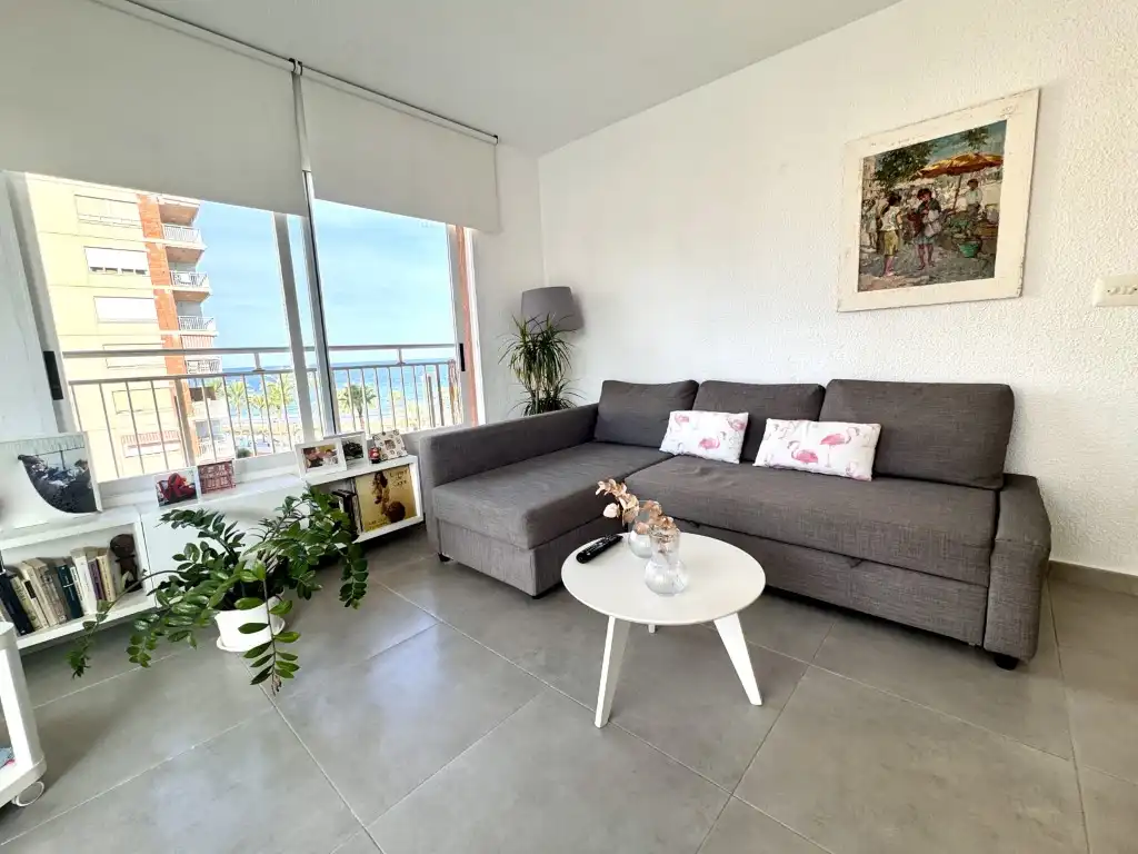 Sala de estar de Apartamento de alquiler en Benicasim / Benicàssim con Terraza, Amueblado y Horno