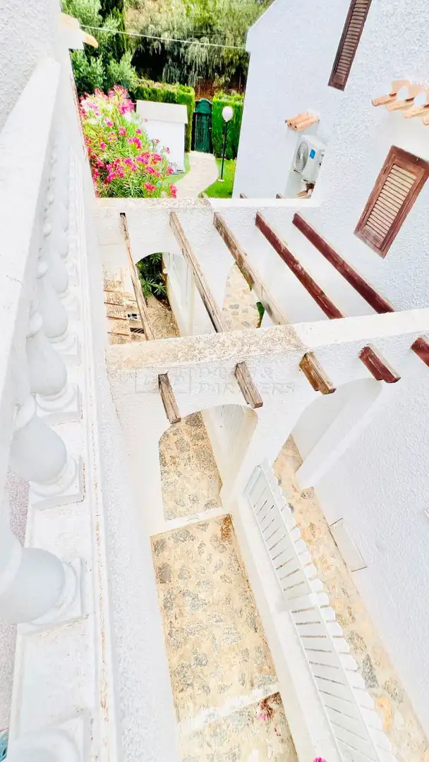 Vista exterior de Casa o xalet en venda en Orihuela amb Terrassa, Moblat i Balcó