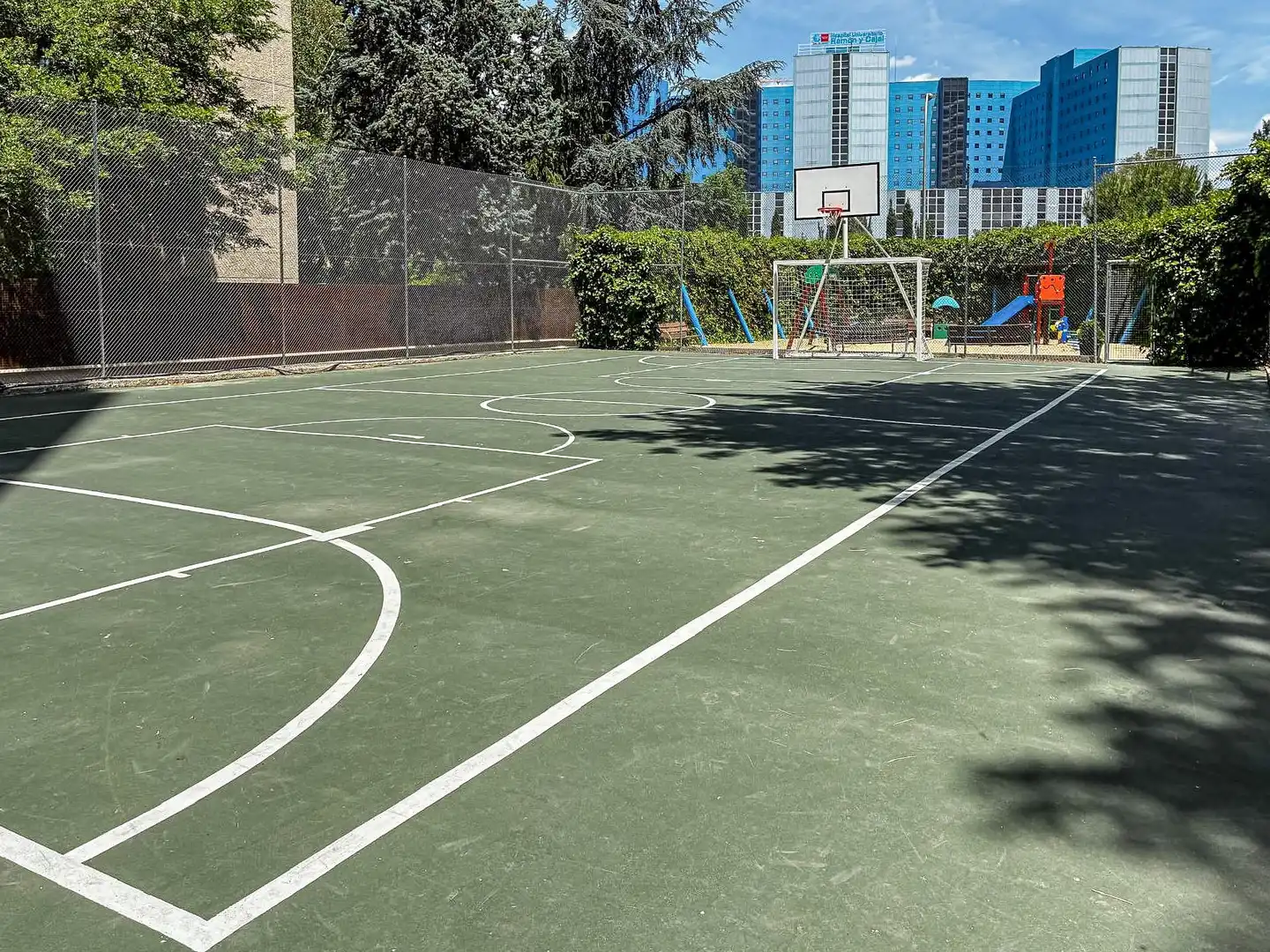 Vista exterior de Piso en venta en Madrid con Aire acondicionado, Calefacción y Jardín privado