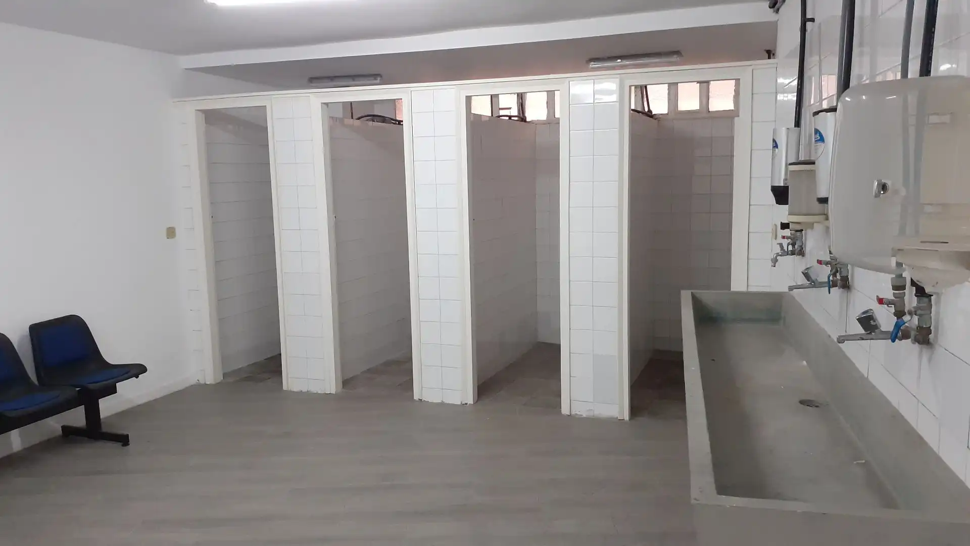 Badezimmer von Fabrikhallen zur Miete in Sant Boi de Llobregat