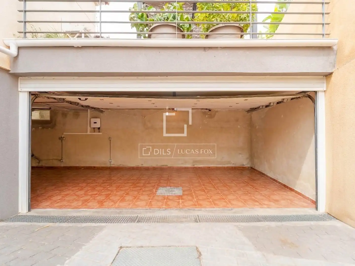 Aparcament de Casa o xalet en venda en Bétera amb Aire condicionat, Calefacció i Jardí privat