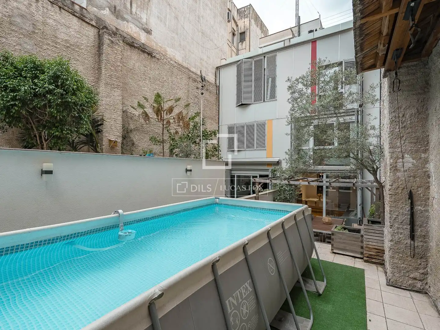 Vista exterior de Casa o xalet en venda en Barcelona amb Aire condicionat, Terrassa i Piscina